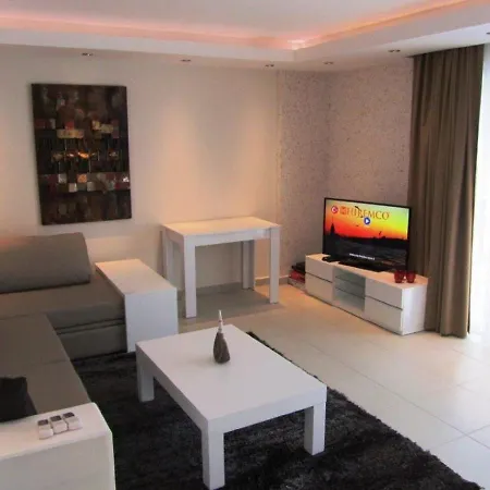 Tropical Gardens A 2 Bed Private Sleeps 5 Persons With Sofa Bed In Lounge Side