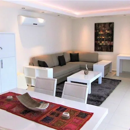 Tropical Gardens A 2 Bed Private Sleeps 5 Persons With Sofa Bed In Lounge Side