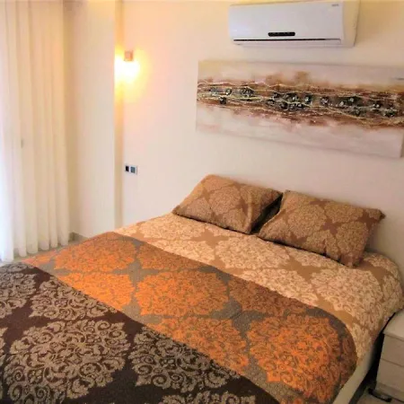 Apartamento Tropical Gardens A 2 Bed Private Sleeps 5 Persons With Sofa Bed In Lounge Side