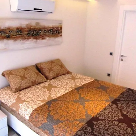 Tropical Gardens A 2 Bed Private Sleeps 5 Persons With Sofa Bed In Lounge Daire